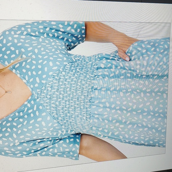 NWT - Plus Size Women's V Neck Short Sleeve Print Blue and White Smocked Dress - Picture 4 of 8